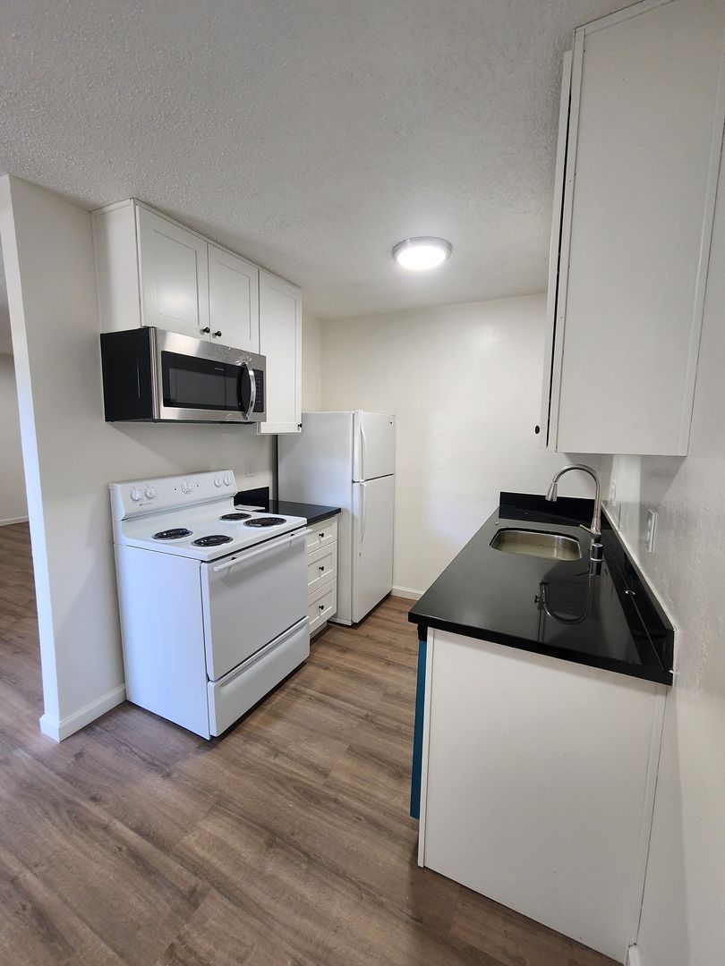 Concord Apartment: 1895 San Vincente Drive