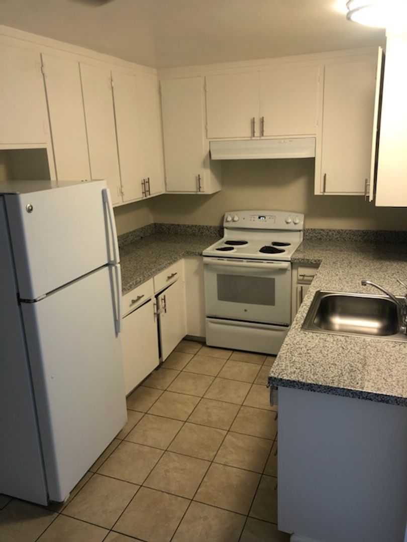 Sunnyvale Apartment: 696 Alberta Ave.