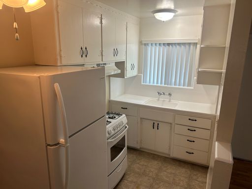 One Bedroom with Reserved Parking – photo 1