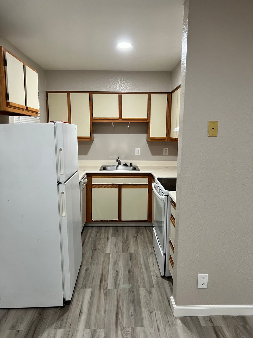 Hayward Apartment: 921 Fletcher Lane