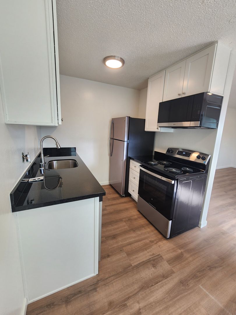 Concord Apartment: 1895 San Vincente Drive