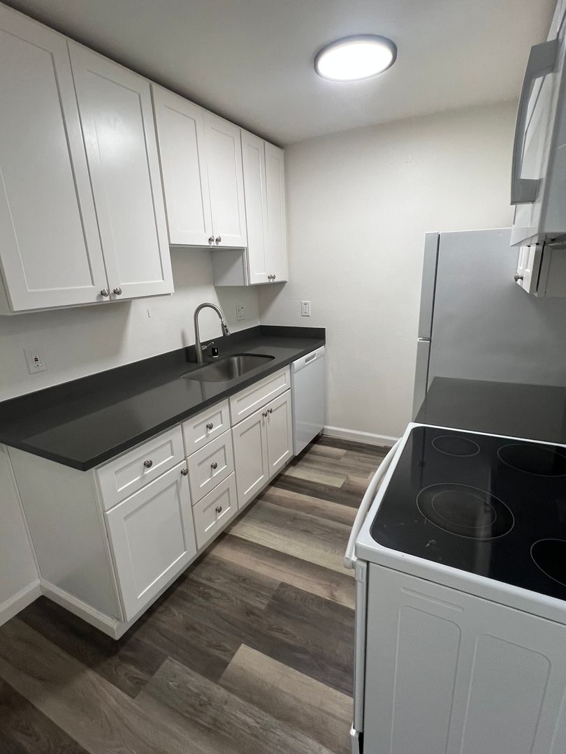 Concord Apartment: 1895 San Vincente Drive