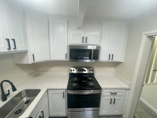 Renovated 2 bed 1.5 bath townhouse