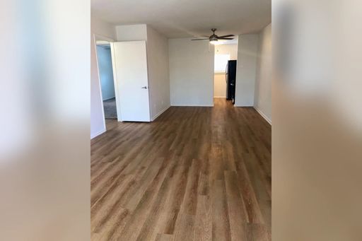 Two Bedroom One and a Half Bathroom Apartment – photo 1