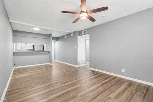 Two Bedroom One Bathroom Apartment – photo 1