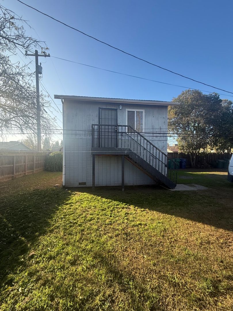 Le Grand Apartment: 13229 Le Grand Rd.