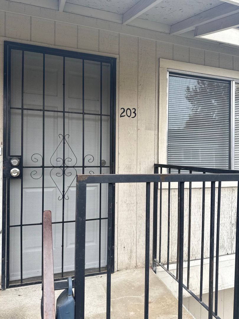 Fresno Apartment: 4833 E. Lane Ave.