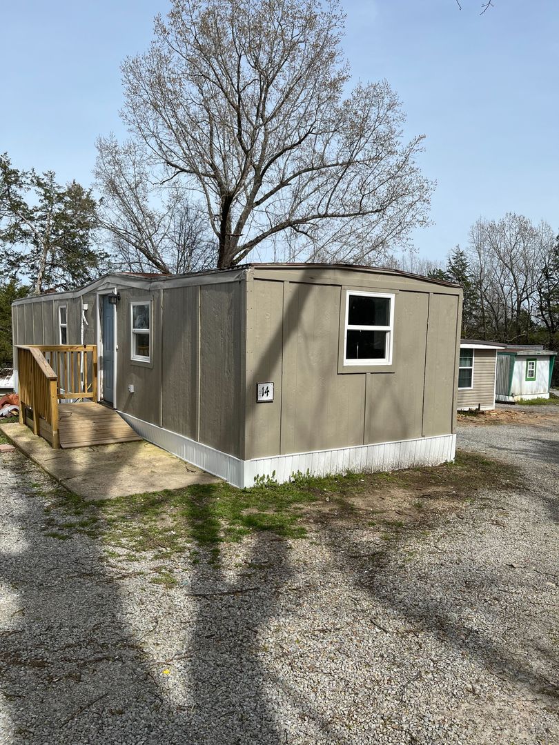 Cotter Apartment: 1040 Harding Blvd