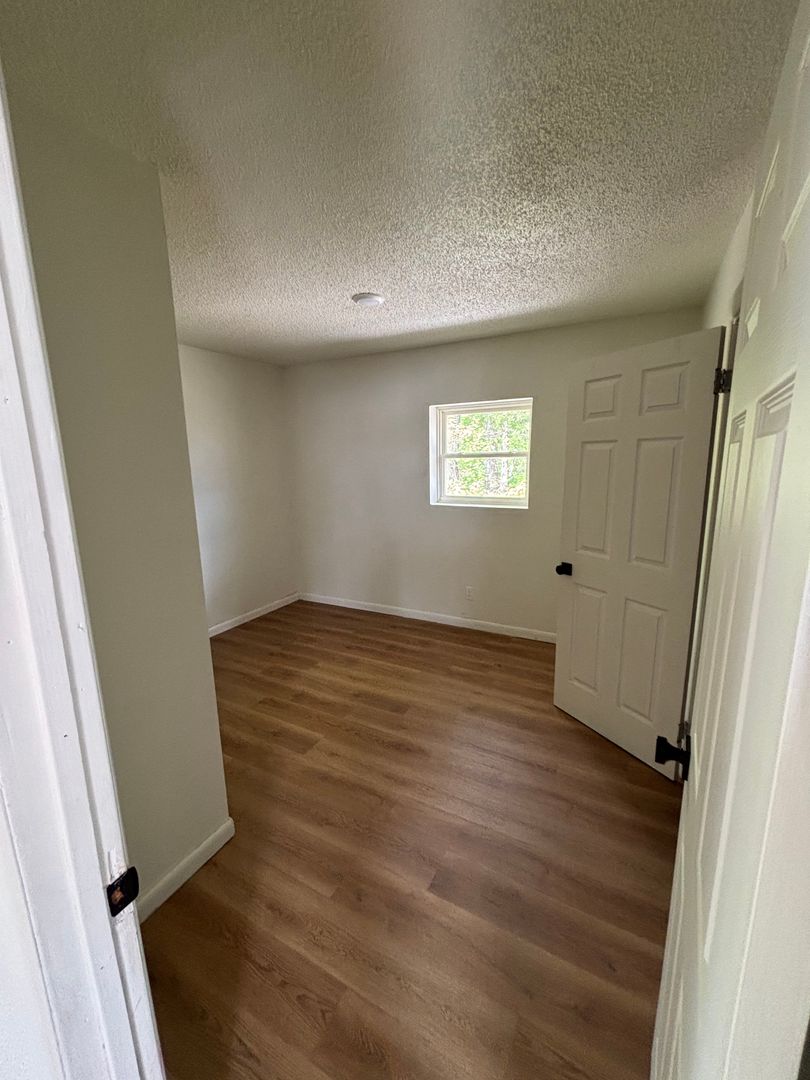 Cotter Apartment: 1815 Harding blvd