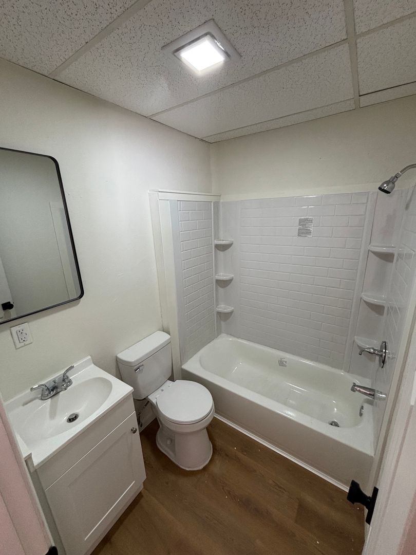 Cotter Apartment: 1815 Harding blvd