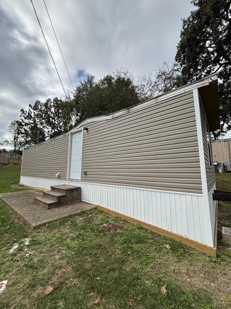 Cotter Apartment: 1040 Harding Blvd