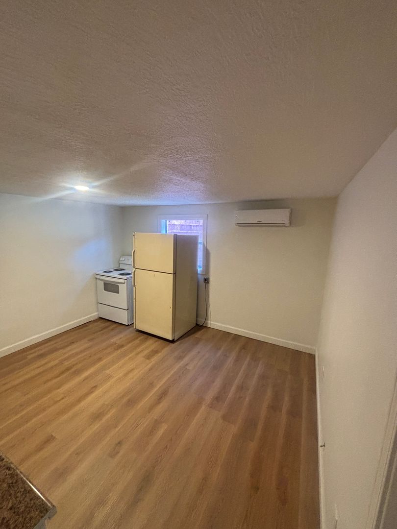 Cotter Apartment: 1815 Harding blvd