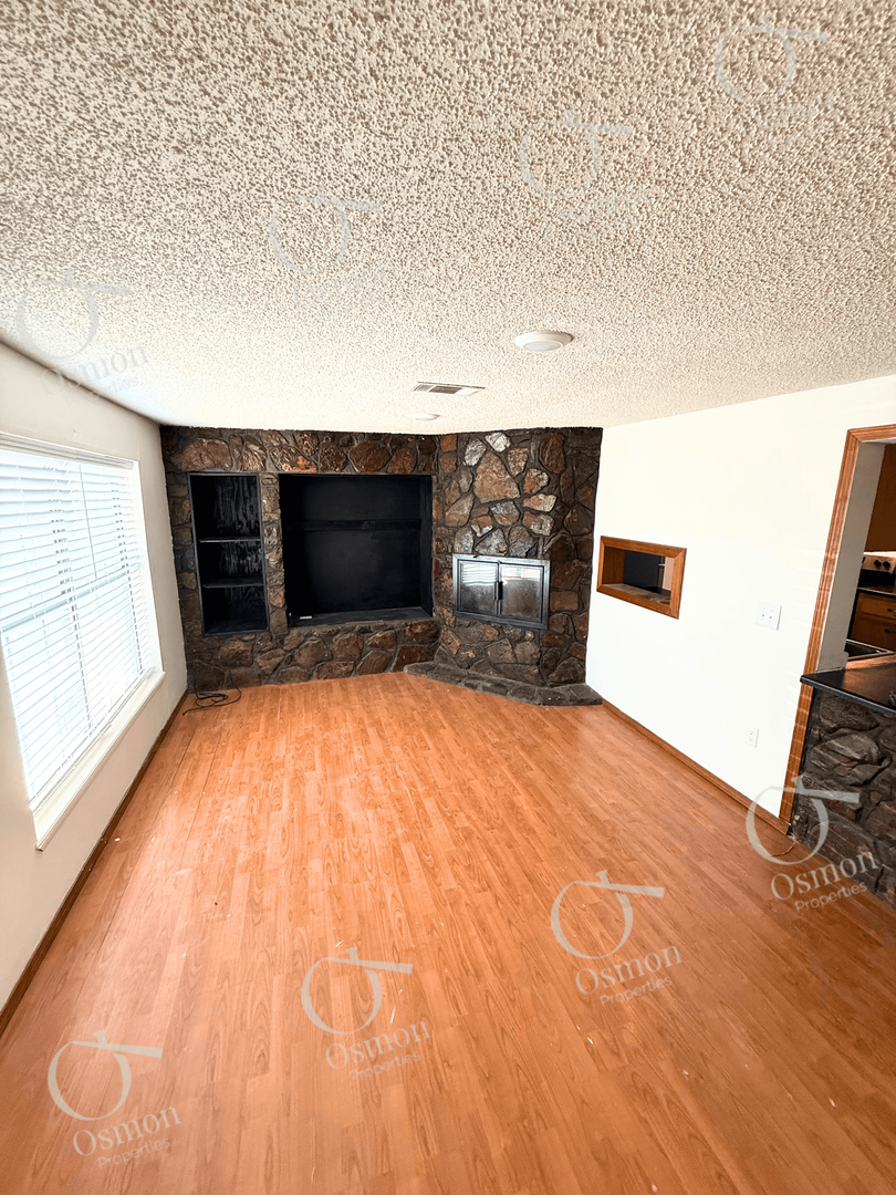 Cotter Apartment: 1815 Harding blvd