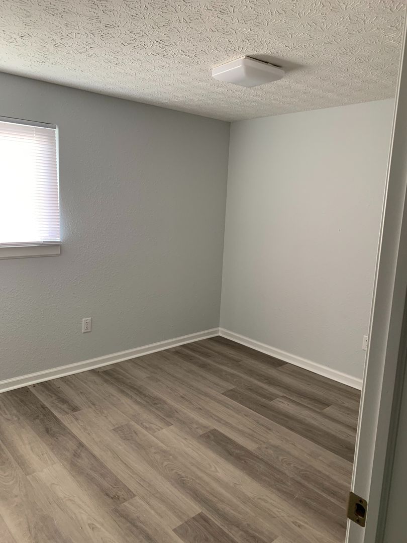 Columbus Apartment: 1818 Holburn Ave.