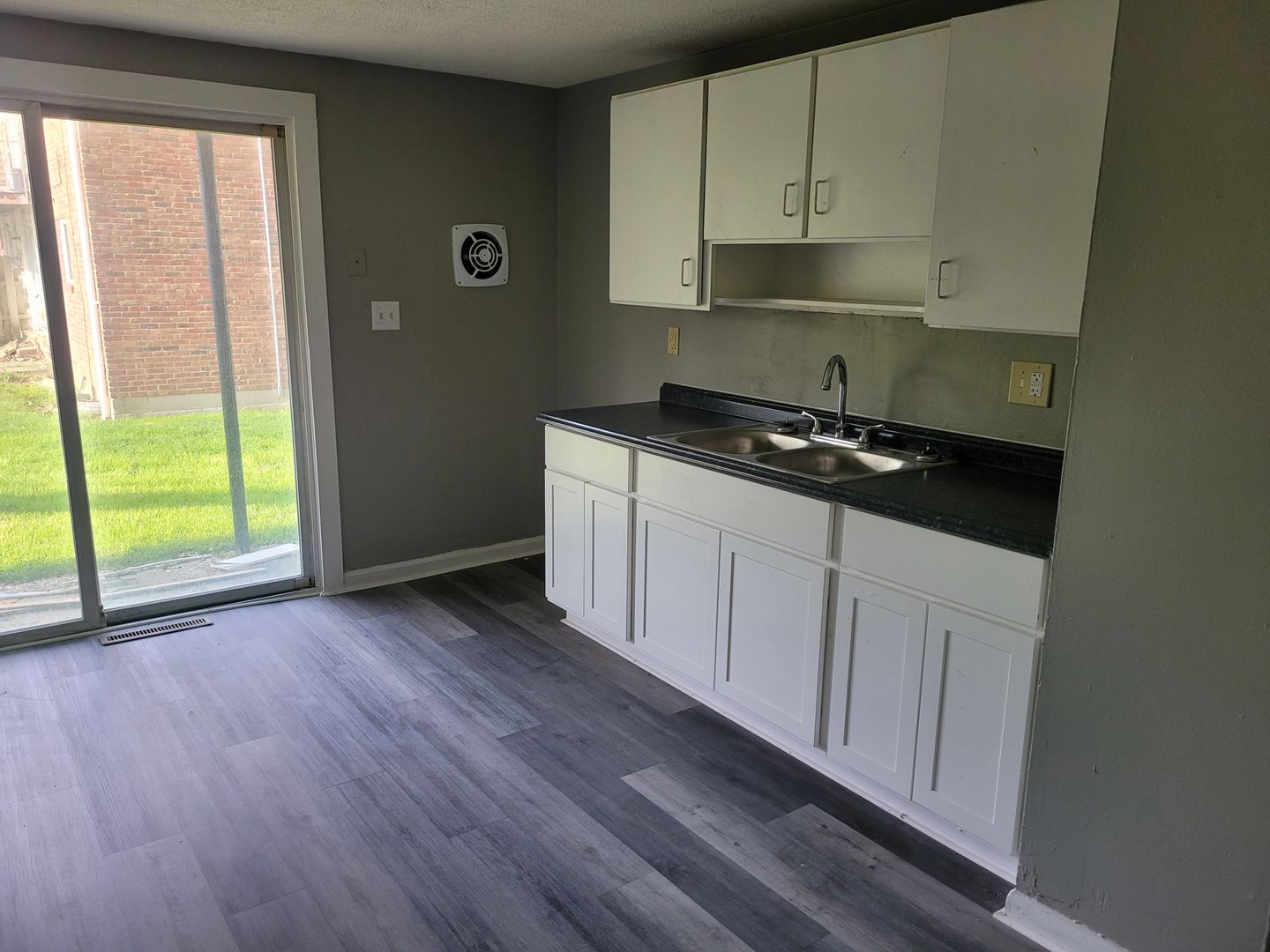 Columbus Apartment: 1679 Smith Rd.