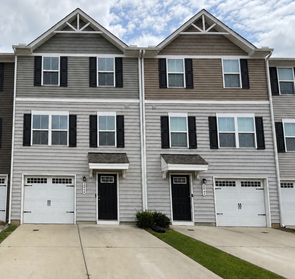 Suffolk House: 2044 Petersen Way