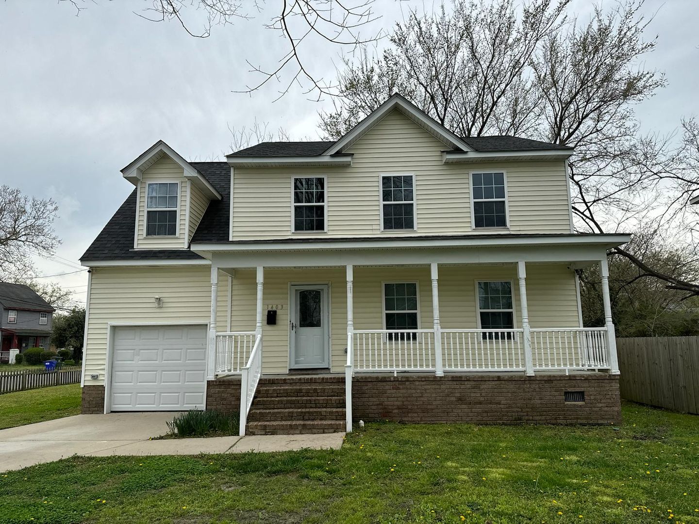 Norfolk House: 1403 Lead St