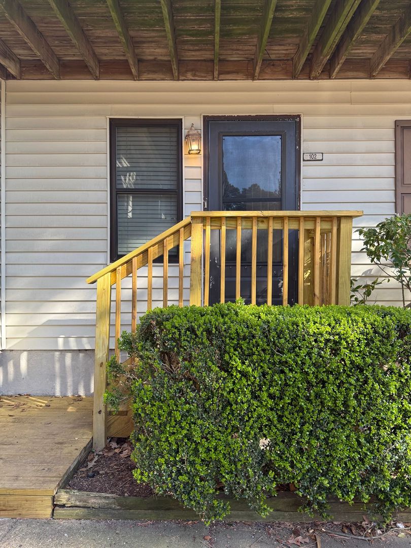 Norfolk House: 225 A View Ave #102