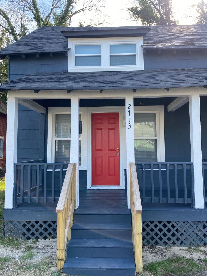 Portsmouth House: 2713 Portsmouth Blvd