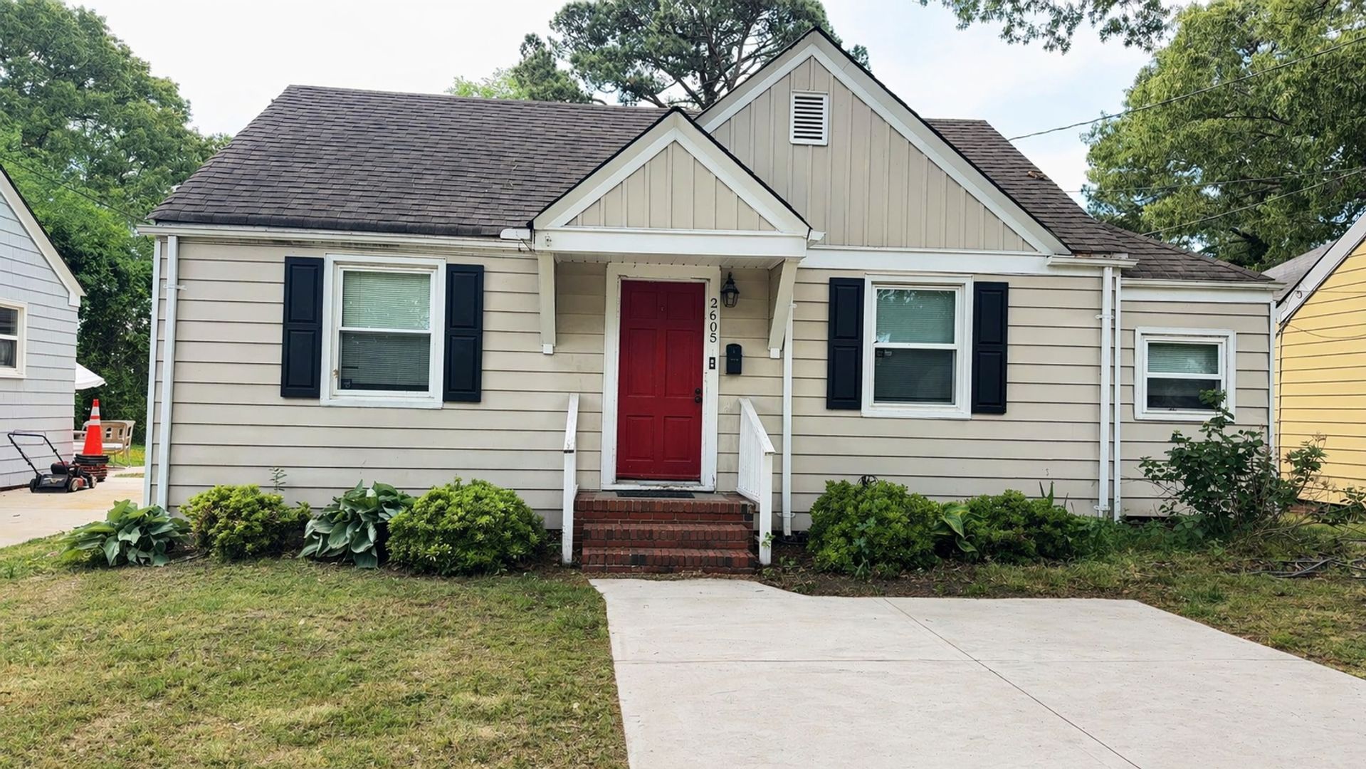 Norfolk House: 2605 Bapaume Ave