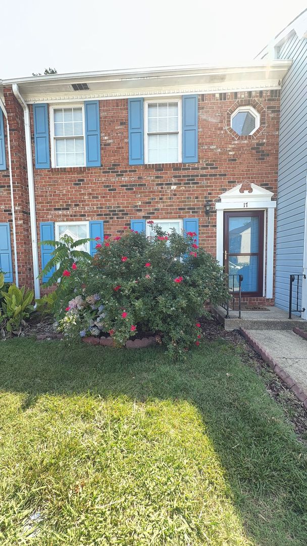 Hampton Townhome: 17 S Gawain Way