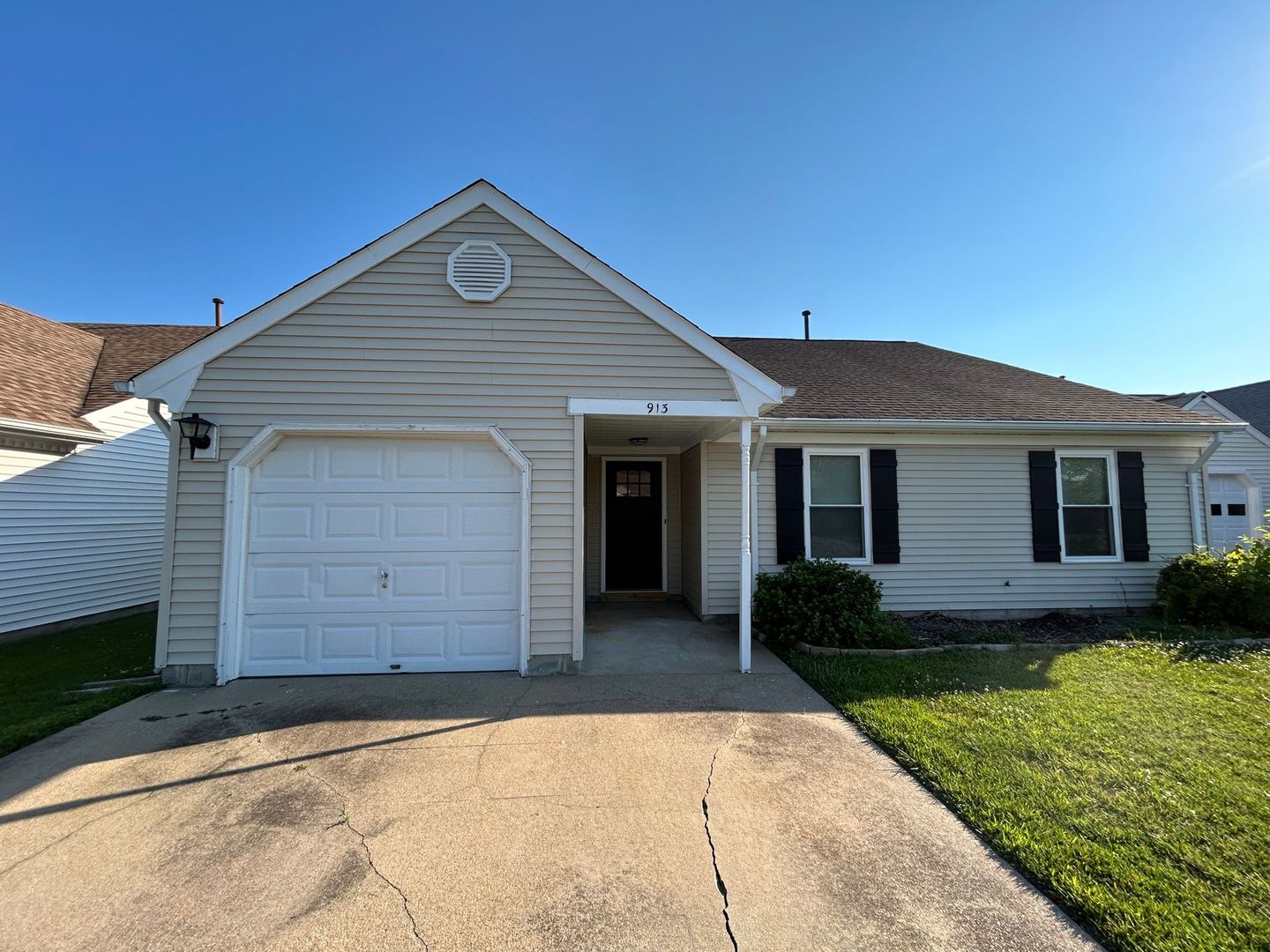 Virginia Beach House: 913 Bernstein Ct