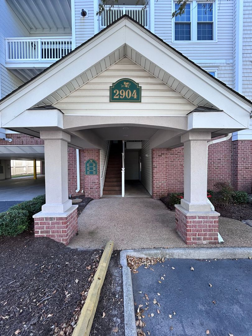 Virginia Beach Condo: 2904 Brighton Beach Pl #104