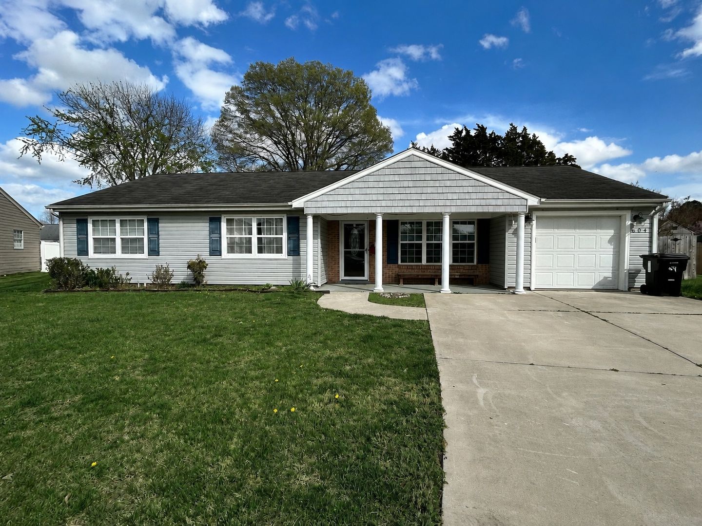 Virginia Beach House: 604 Cambria Ct