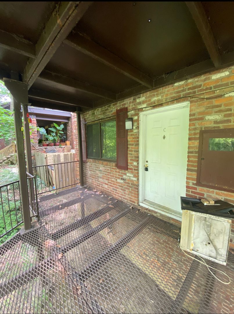 Columbus Apartment: 2121 Iuka Avenue