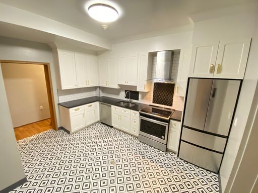 4 bedroom 1.5 bath. Central Campus. – photo 1