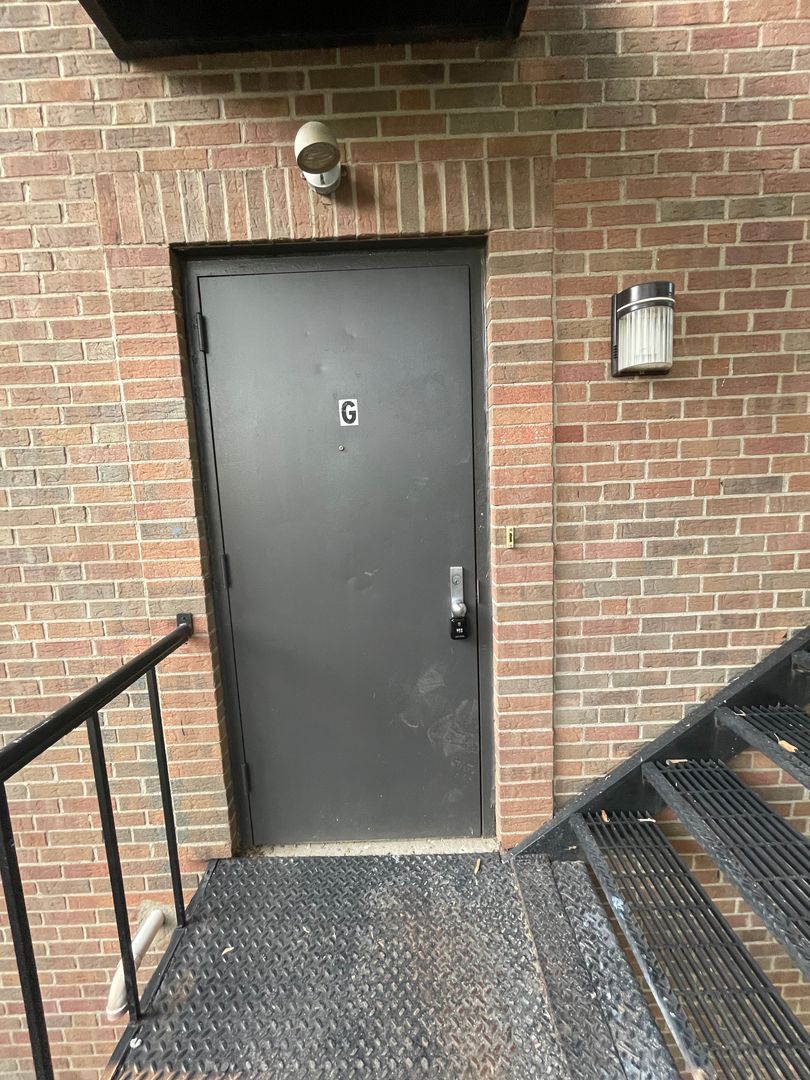 columbus Apartment: 1892 Indianola Avenue