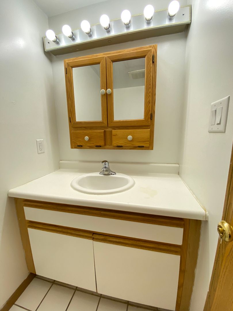 columbus Apartment: 1892 Indianola Avenue