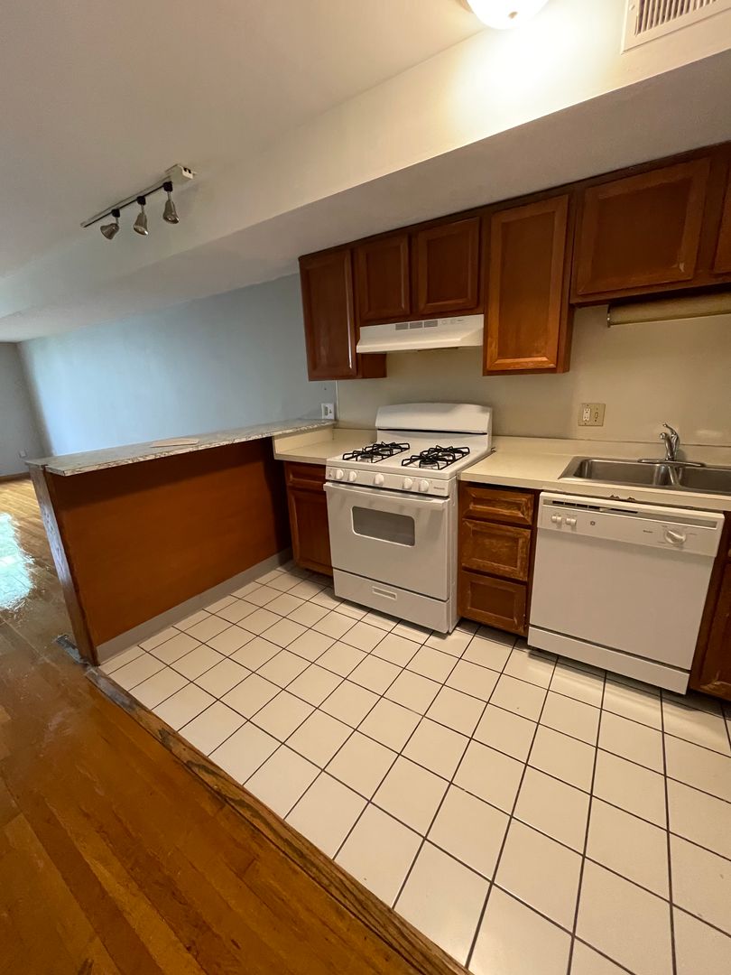 Columbus Apartment: 70 W. Northwood Avenue