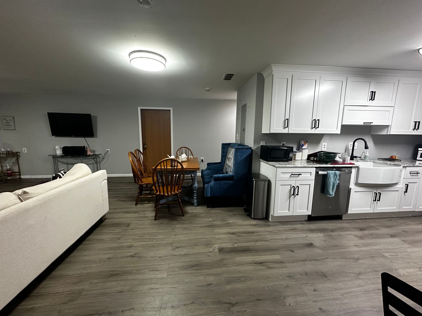 columbus Apartment: 1892 Indianola Avenue