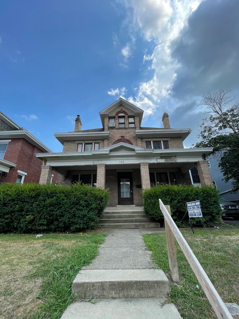 Columbus House: 149 E 13th