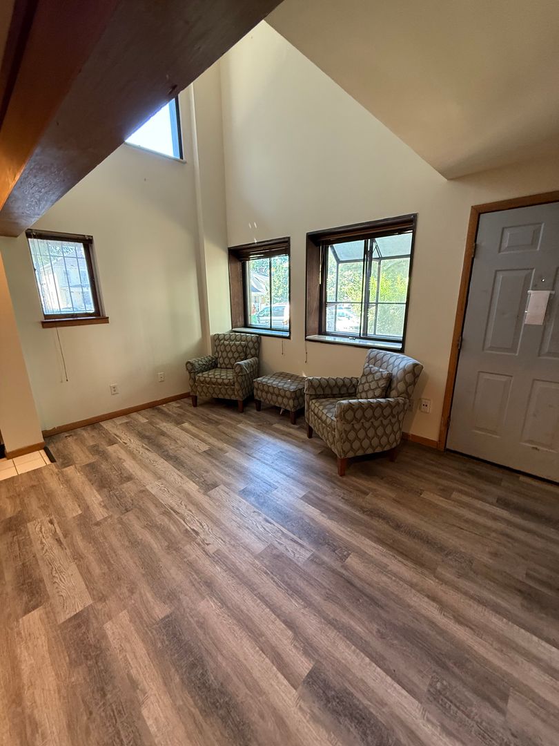 Columbus Apartment: 64 W. Northwood Avenue