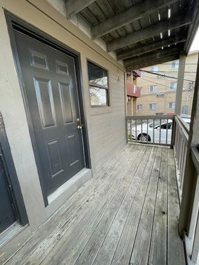 72 Chittenden B - 5 bedroom 2 full bath townhouse – photo 1