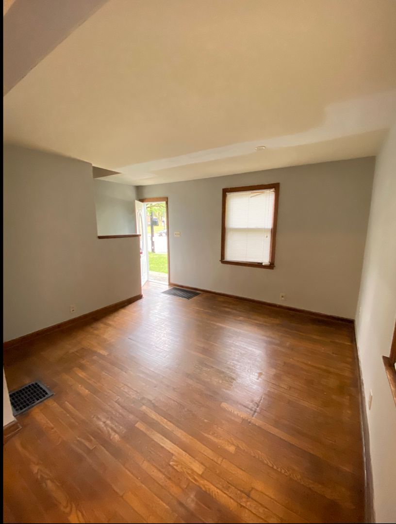 Columbus Apartment: 2547-2549 Neil Avenue