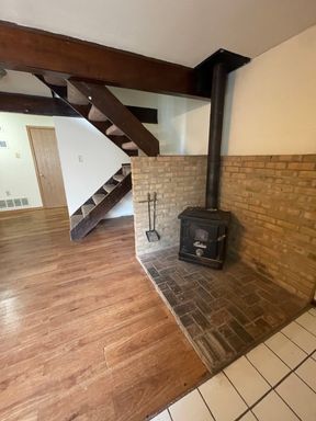 OSU North Campus 3 level townhouse with 4 bedrooms and 2 full baths – photo 1