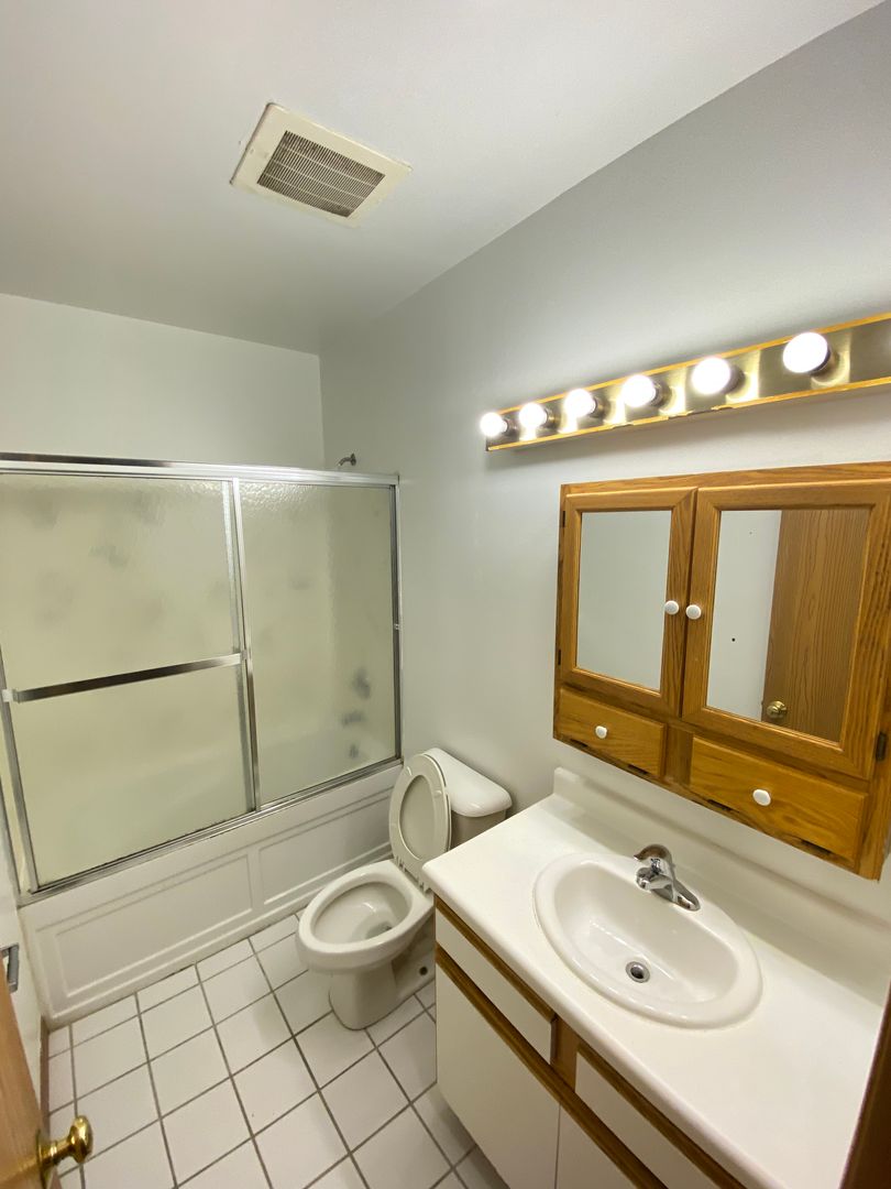 columbus Apartment: 1892 Indianola Avenue