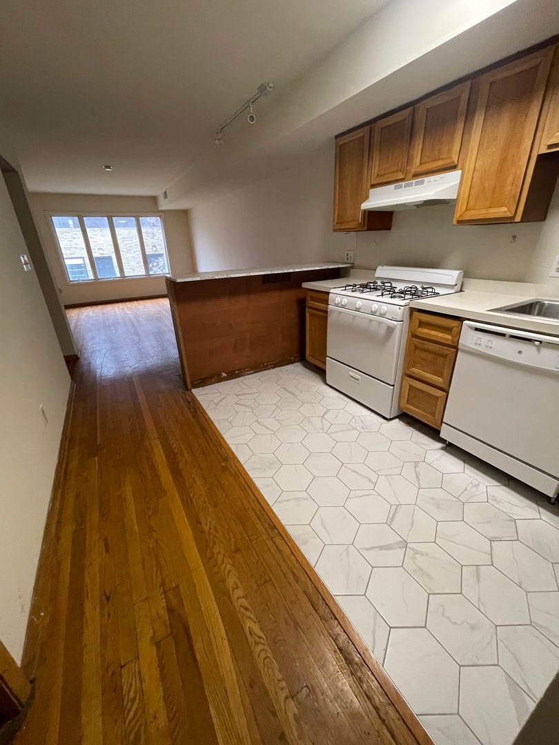 Columbus Apartment: 70 W. Northwood Avenue