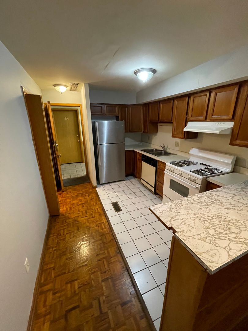 Columbus Apartment: 70 W. Northwood Avenue