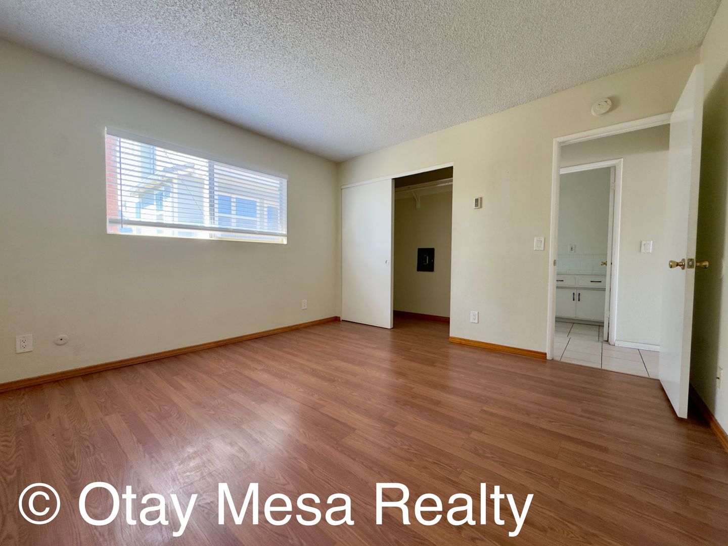 Imperial Beach Apartment: 586 7th St