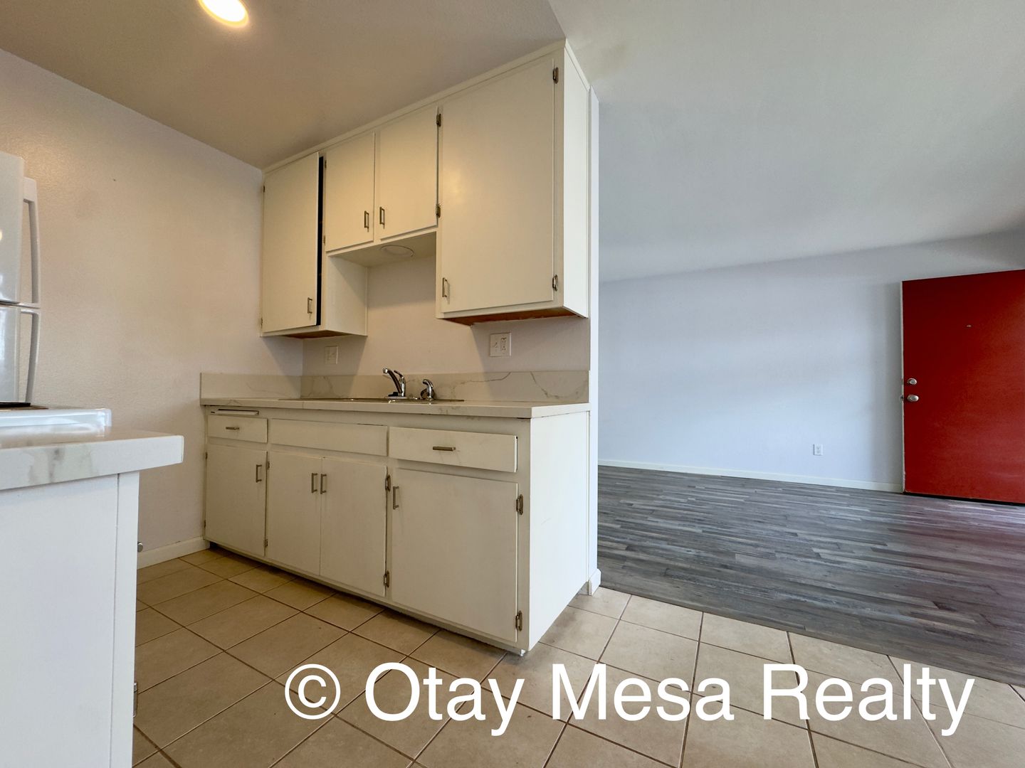 Imperial Beach Apartment: 586 7th St