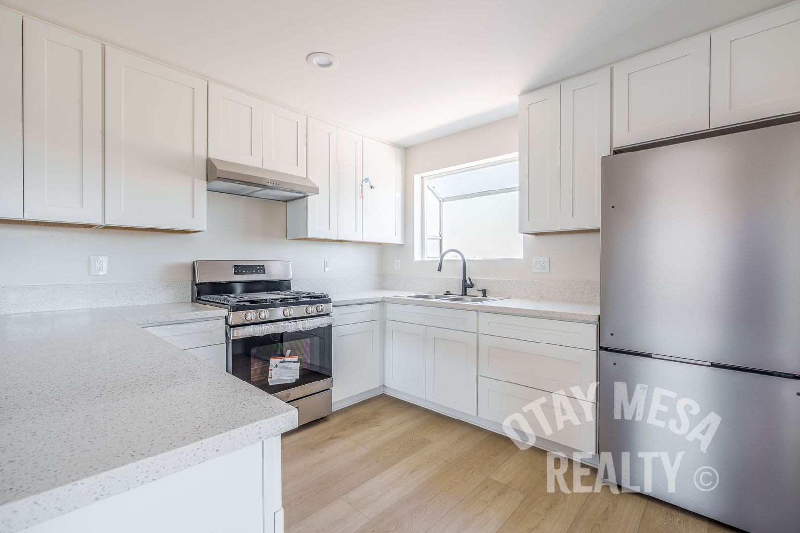 Imperial Beach Apartment: 522 7th St