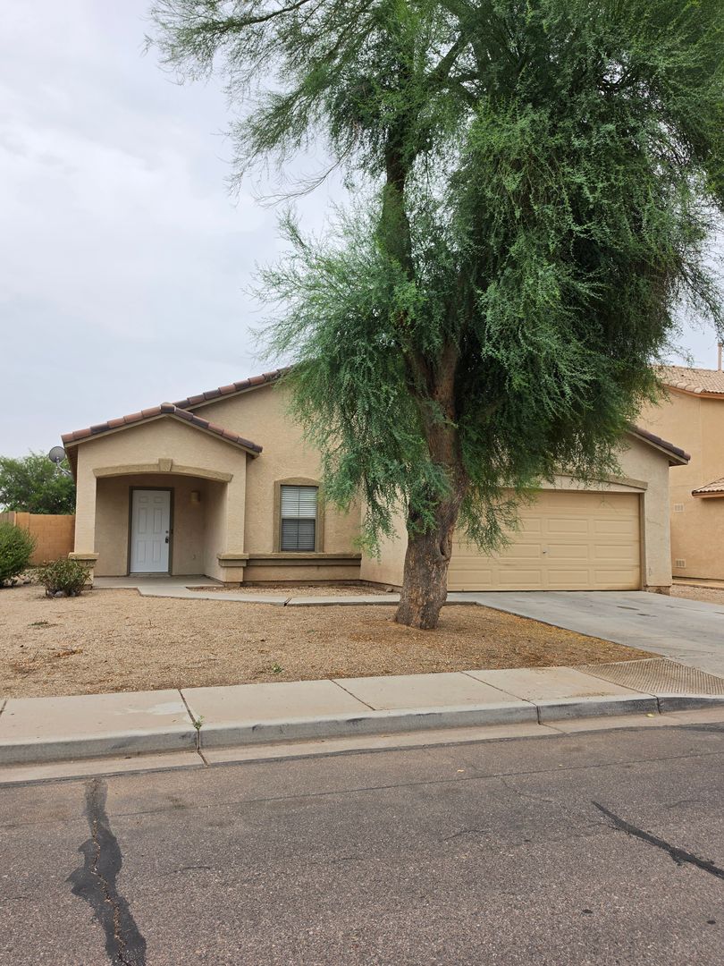San Tan Valley House: 2009 E. Lipizzan Dr.