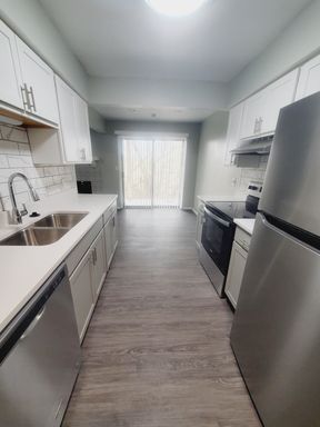 2 Bedroom 1 Bath Luxury Remodel Apartment – photo 1