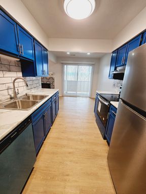 2 Bedroom 1 Bath Upgraded Unit – photo 1