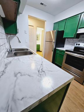 1 Bedroom 1 Bath Upgraded Apartment – photo 1