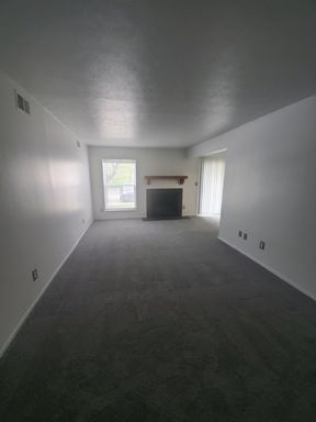 2 Bedroom 1 Bathroom Apartment – photo 1